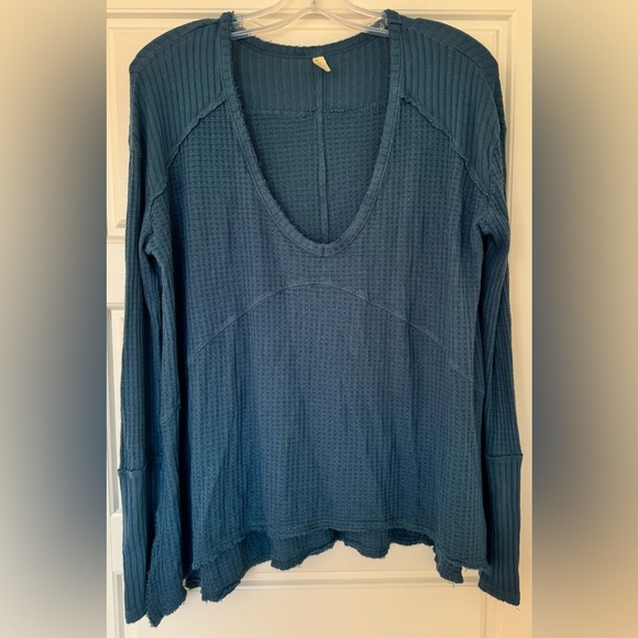 Free People Blue Waffle Knit Scoop Neck Raw Edge Hi‎ Low Boho Top Womens Small - Picture 1 of 11